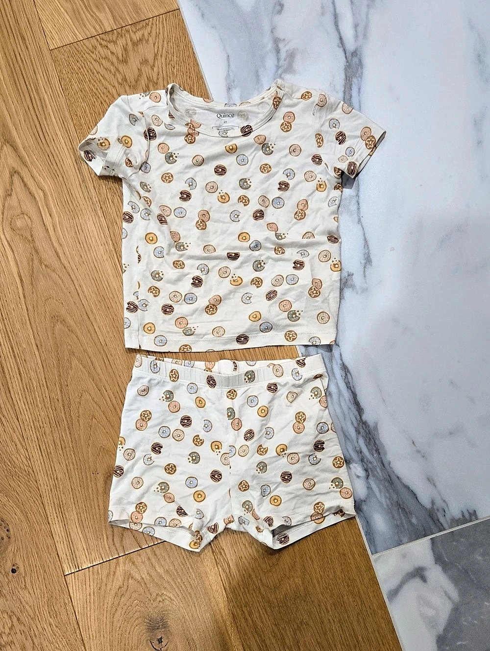 Quince Bamboo Short Sleeve and Shorts Pajama Set Printed Size 2T, GUC